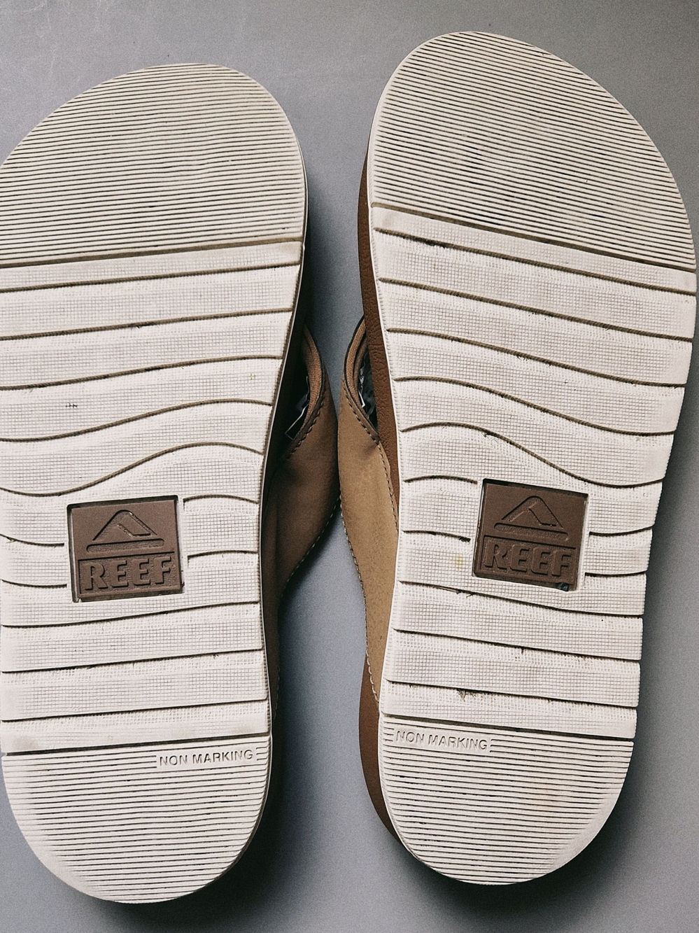 Reef Men's Phantom Bonzer Tan Flip-Flops - Picture 6 of 7